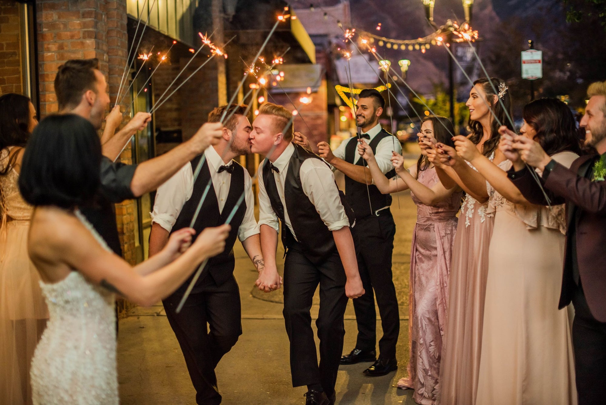 Sparklers at Your Wedding Sendoff: The Ultimate Guide for Brides